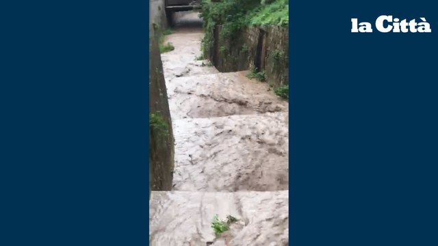 Maltempo, allagamenti e disagi in varie zone di Salerno