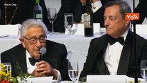 Addio a Henry Kissinger, ecco quando raccont? di aver diviso un panino con Draghi