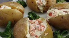 Batata recheada com salmão (baked potato)