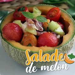 Salade de melon dans un melon