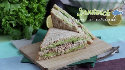 Tramezzino con tonno, avocado e cetriolo
