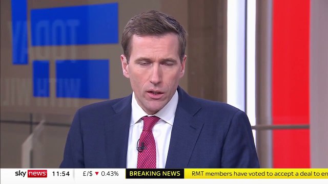 Shane MacGowan, le chanteur du groupe de punk celtique The Pogues, est décédé à l'âge de 65 ans, annonce son épouse - VIDEO