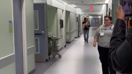 Little cancer survivor goes out of the hospital with a heartwarming celebration