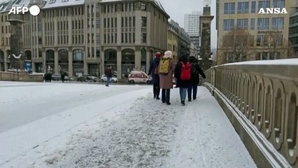 Berlino imbiancata dalla prima nevicata di stagione