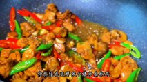 Chinese cuisine recipe, home cooked method of stir fried chicken with chili peppers, crispy outside