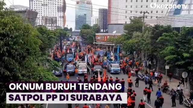 Oknum Buruh Tendang Satpol PP saat Unjuk Rasa Kenaikan UMK di Surabaya