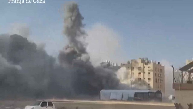En portada | Israel bombardea una zona residencial en Yan Junis, en la Franja de Gaza