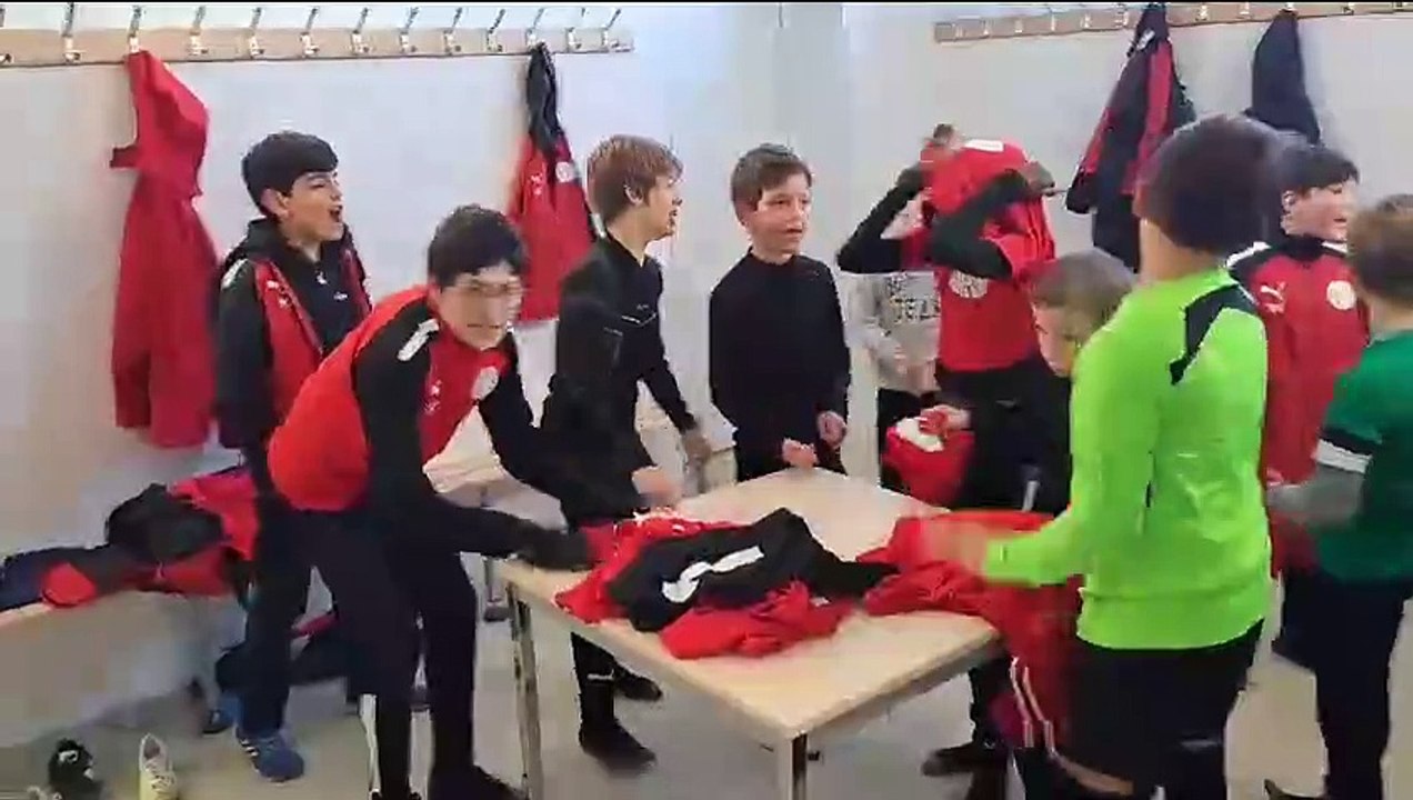 Joyeux Anniversaire Mady par les copains .... c'est aussi ça un club ..