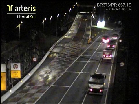 Em 11 minutos, dois caminhões entram na área de escape e evitam acidentes entre SC e PR