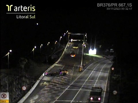 Dois caminhões entram na área de escape e evitam acidentes entre SC e PR