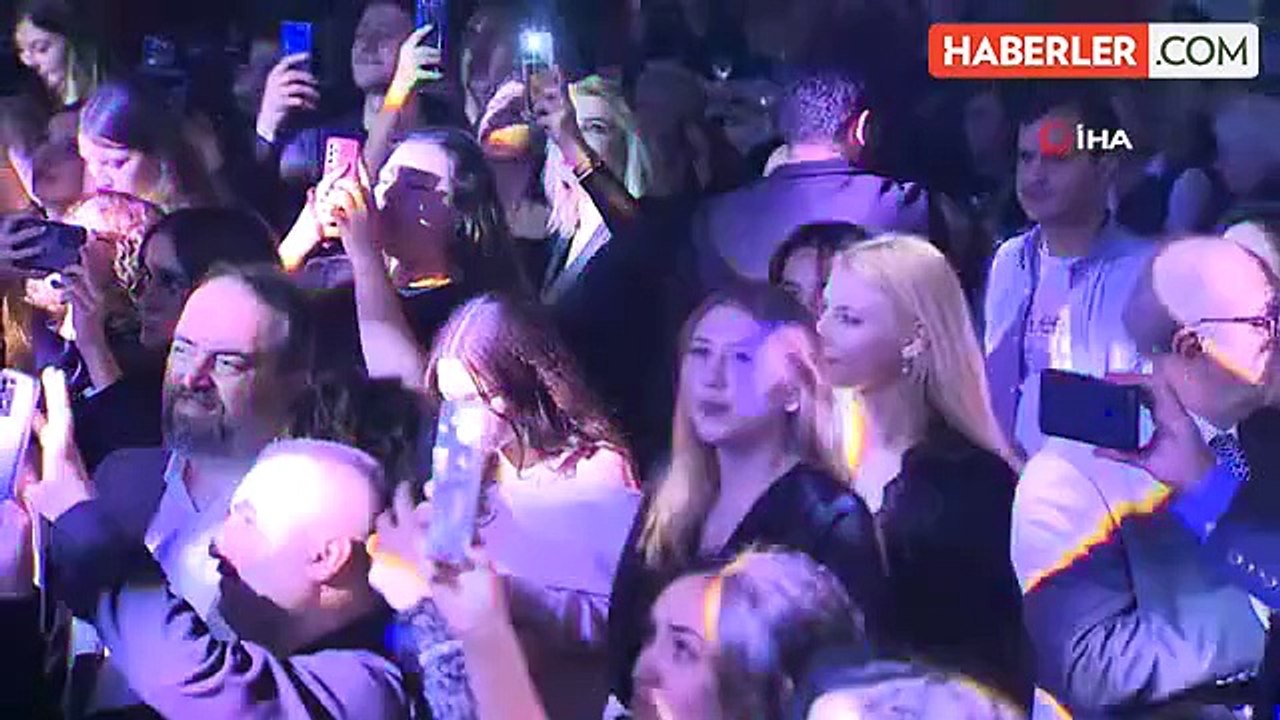 Onlarca öğretmen 100. Yıl Öğretmenler Günü Balosu'nda buluştu