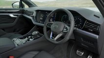 Volkswagen Touareg R 3.0 TSI E-hybrid 4Motion Interior Design in Lapis Blue