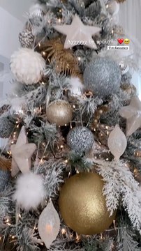 Τούνη: Ο γιος της, Πάρης ξετρελάθηκε με το χριστουγεννιάτικο δέντρο στο σπίτι της στη Θεσσαλονίκη