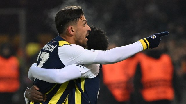İrfan Can Kahveci, Nordsjaelland maçı sonrası Fenerbahçeli taraftarlarla tartıştı