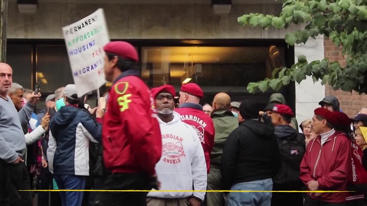 Crecen las tensiones entre los inmigrantes recién llegados y los que llevan años viviendo en EEUU