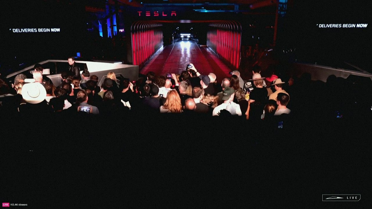 Deutlich teurer: Musk startet Auslieferung von Teslas Cybertruck