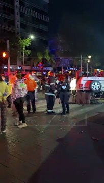 #Preliminar Cinco personas resultaron lesionadas tras un aparatoso choque que terminó con una camioneta volcada sobre el cruce de las avenidas Chapultepec y Vallarta de Guadalajara. Un semaforazo habría sido la causa que originó el percance #GuardiaNoctur