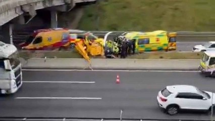 Un helicóptero se estrella en un carril de la M-40 a la altura de Hortaleza.