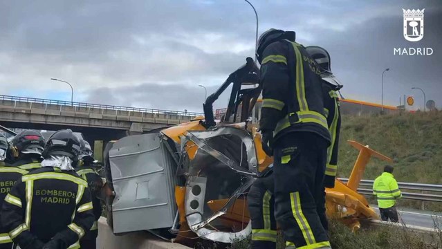 Un helicóptero se estrella en la M-40 de Madrid: hay al menos tres heridos