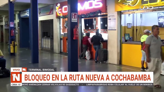 Bloqueo en la nueva ruta a Cochabamba (Suspende las salidas de buses)