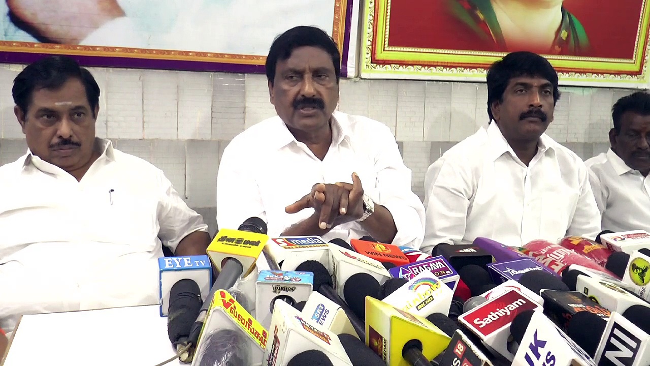 புதுவையில் கோவில்களுக்கு வரும் பக்தர்களுக்கு ஆடை கட்டுப்பாடு தேவை - அதிமுக கோரிக்கை