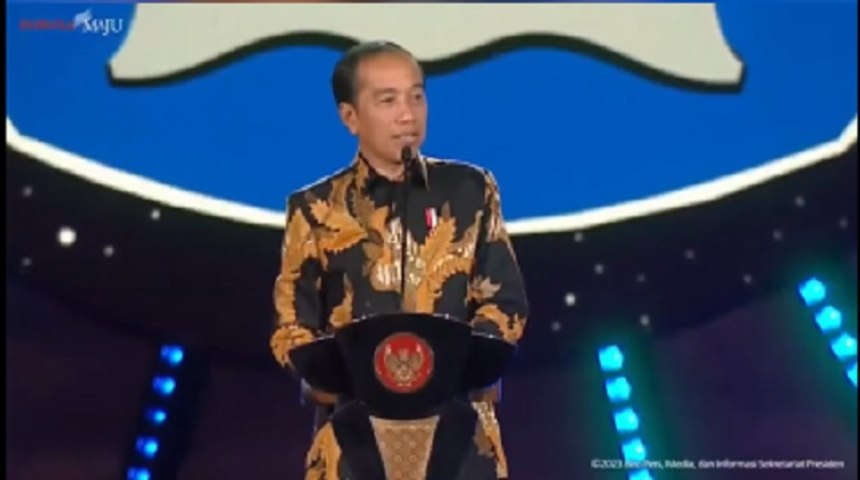 Momen Jokowi Minta Nadim Tunjuk Kepala Sekolah
