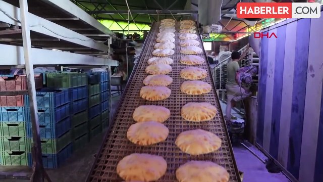 İHH İnsani Yardım Vakfı, İdlib ve Afrin'deki kamplara ekmek ve sıcak yemek dağıttı