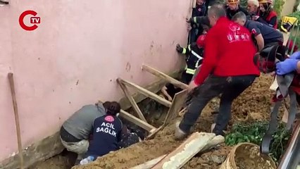 Villada ısı yalıtımı yaparken toprak altında kaldı