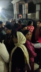 सोसायटी में हंगामा, बाहरी लोग धमकाकर गए, देखें वीडियो