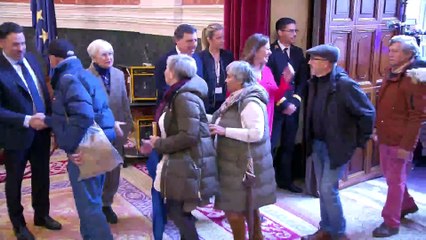 Télécharger la video: Primera jornada de Puertas Abiertas en el Congreso de los Diputados