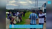 Caravana de la ilusión: 60 micros y una multitud de hinchas del Lobo tiñen de azul y blanco la Autopista