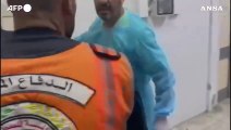 Gaza, la corsa dei bambini feriti all'ospedale al-Ahli