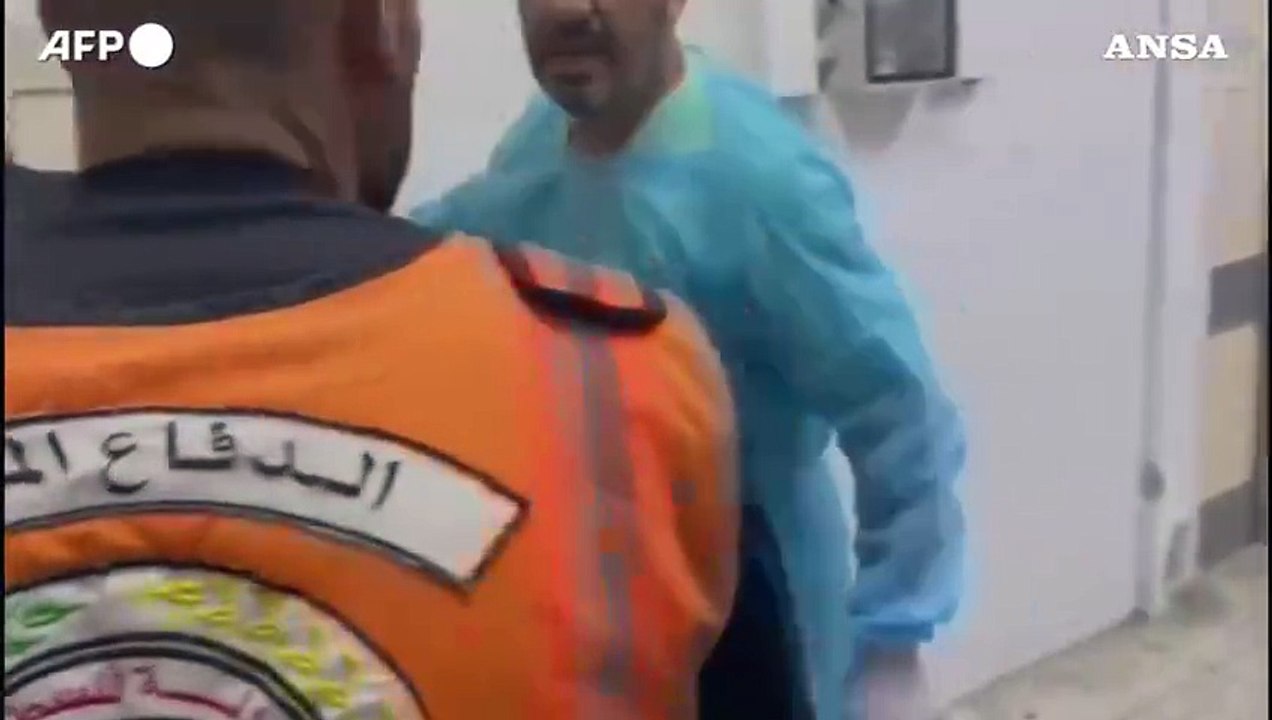 Gaza, la corsa dei bambini feriti all'ospedale...
