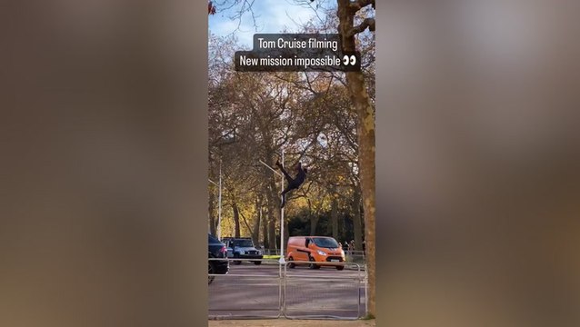 Tom Cruise lookalike spotted filming daring stunt near Buckingham Palace