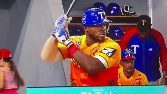 LVBP: Pelotazo a Yasiel Puig en el Cardenales de Lara vs Tiburones de La Guaira 2023