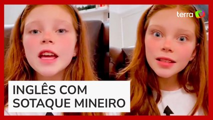 Tải video: Criança britânica aprende português com sotaque mineiro e viraliza nas redes sociais