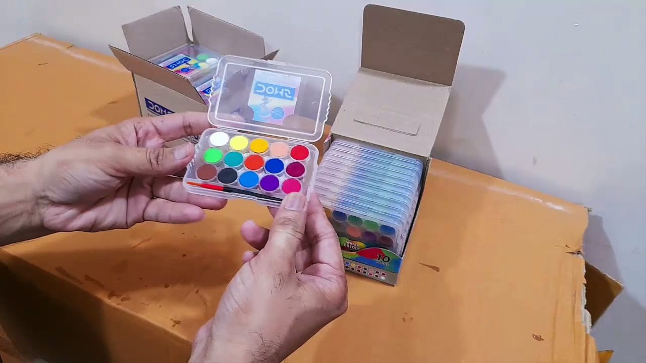 Unboxing and Review of Doms Non-Toxic 15mm Water Colour Cake Set with Paint Brush and Plastic Case