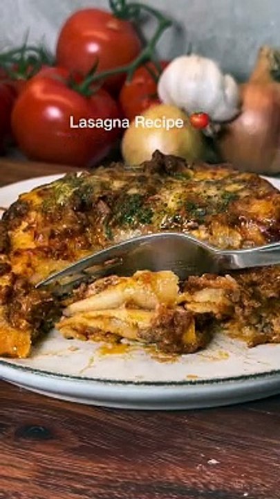11_Saftig Lasagne Du behöver Ca 18 st lasagne plattor  500g köttfärs 1 stor gullök 2 vitlöksklyftor 500g passerade to