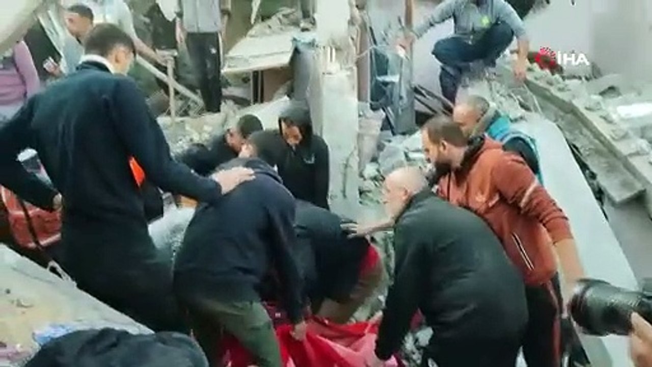 Ateşkesin bittiği gün katil İsrail mülteci kampını vurdu!