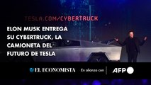 Elon Musk entrega su Cybertruck, la camioneta del futuro de Tesla