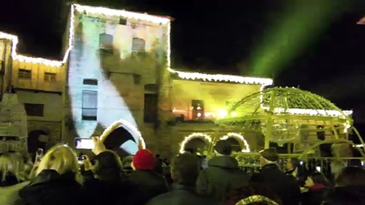Santillana del Mar enciende su alumbrado navideño