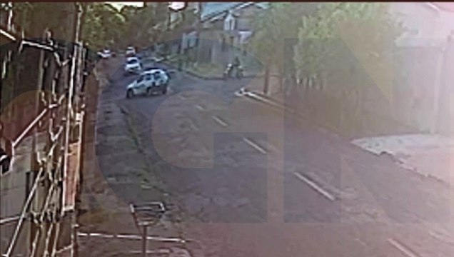 Câmera flagra colisão que envolveu moto de alta cilindrada no São Cristóvão