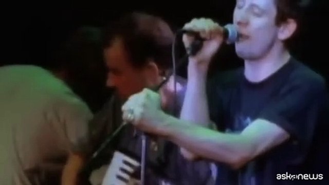 Dublino ricorda Shane MacGowan, il cantante dei Pogues morto a 65 anni