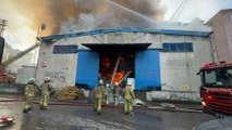 Maltepe'de iş yerinde çıkan yangına müdahale ediliyor