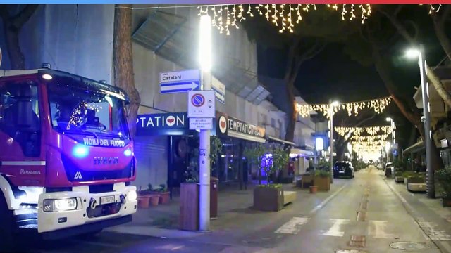 Vento forte a Rimini e Riccione, alberi caduti e danni: il video