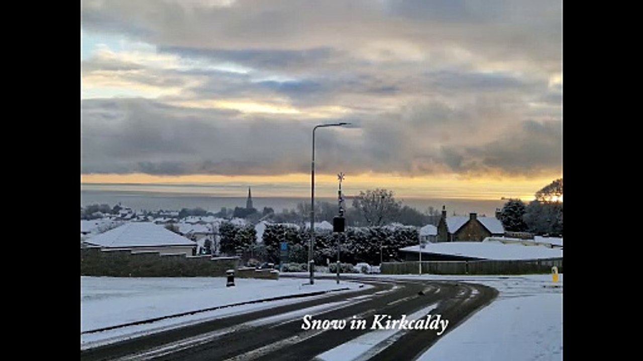 Snow falls in Fife