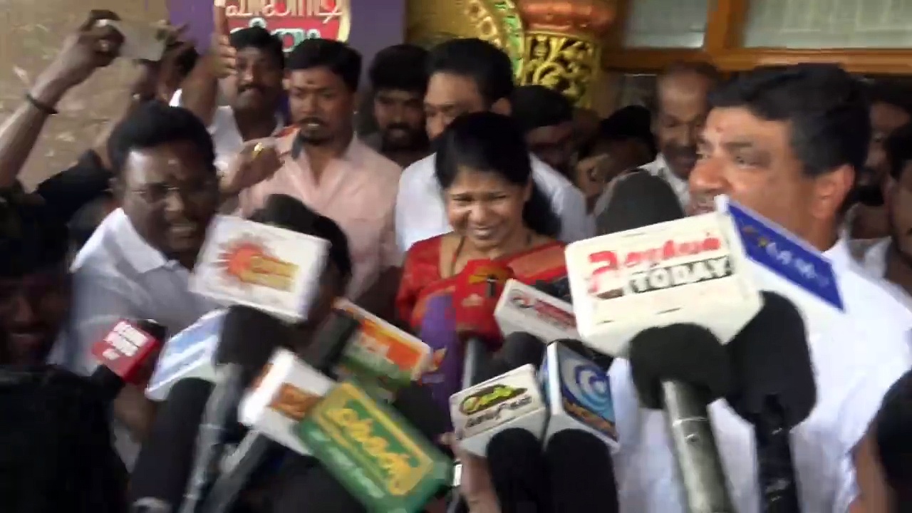 மத்திய அரசை போல் பழிவாங்கும் நடவடிக்கையில் திமுக ஈடுபடாது - மதுரையில் கனிமொழி பேட்டி