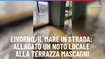 Livorno, il mare in strada: allagato un noto locale alla Terrazza Mascagni