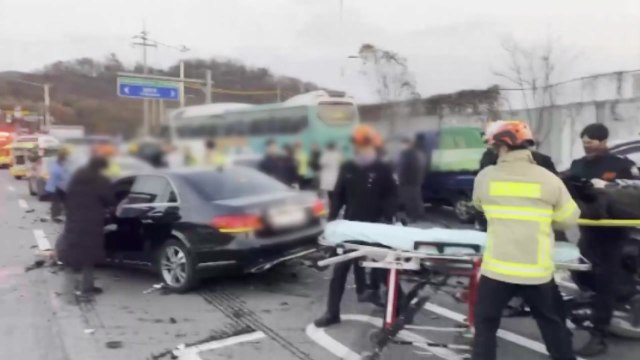 인천 교차로에서 차량 7대 잇따라 추돌...5명 다쳐 / YTN