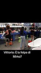 Vittorio a Perla "É la felpa di Mirko?"